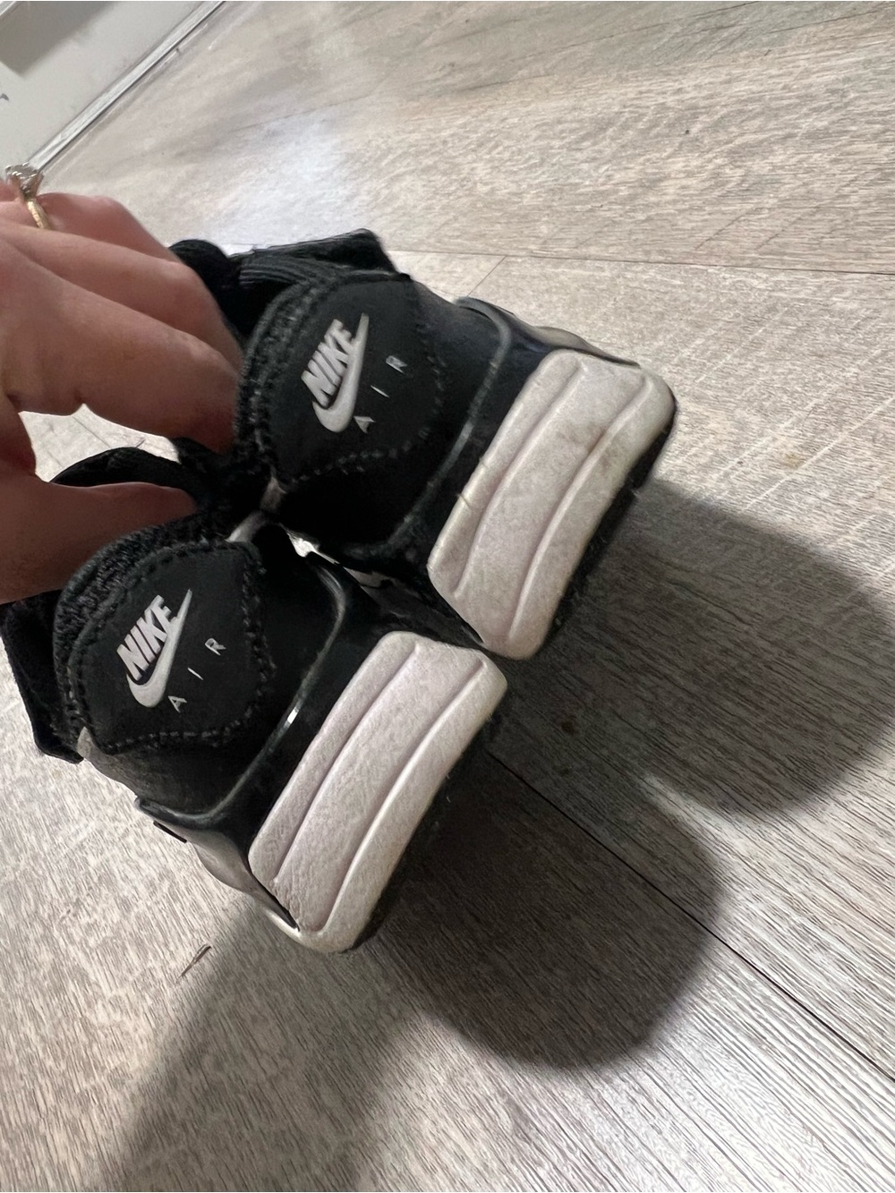 Kids Nike Black and White Athletic Sneakers Size 11C - Picture 3 of 8